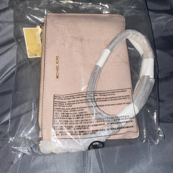 Light Pink Micheal Kor’s Purse !! - Picture 7 of 7